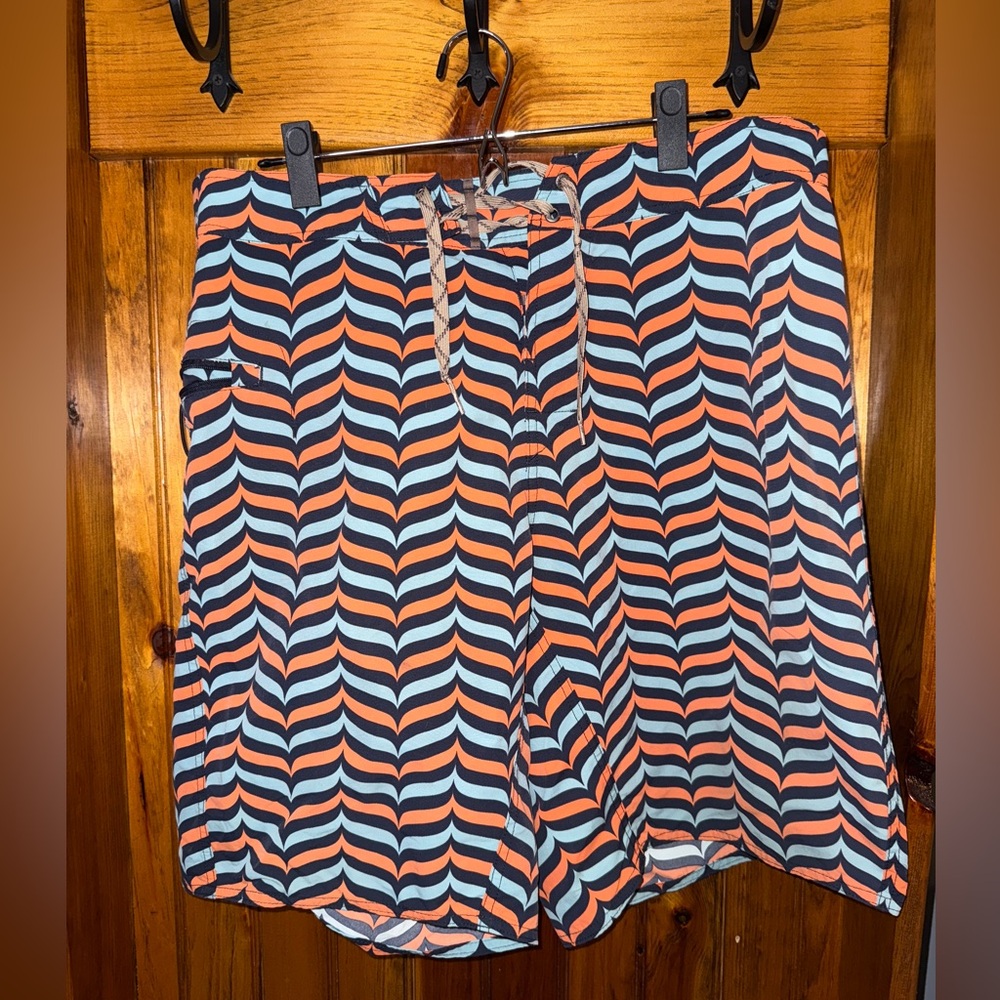 Patagonia Wavefarer Men's Size 35 Multicolor Stripe 10" Stretch‎ Board Shorts